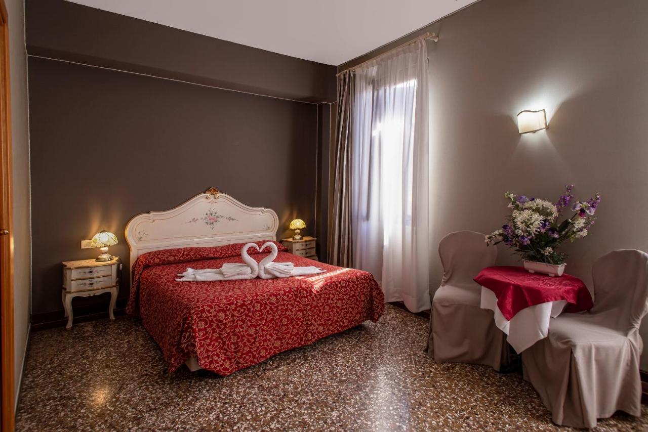 Deluxe Triple Room,1138084831:JPEG